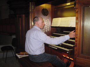 The Victoria Hall organ is a fabulous instrument to play...but it will be a while before I will be able to perform on it before an audience! 